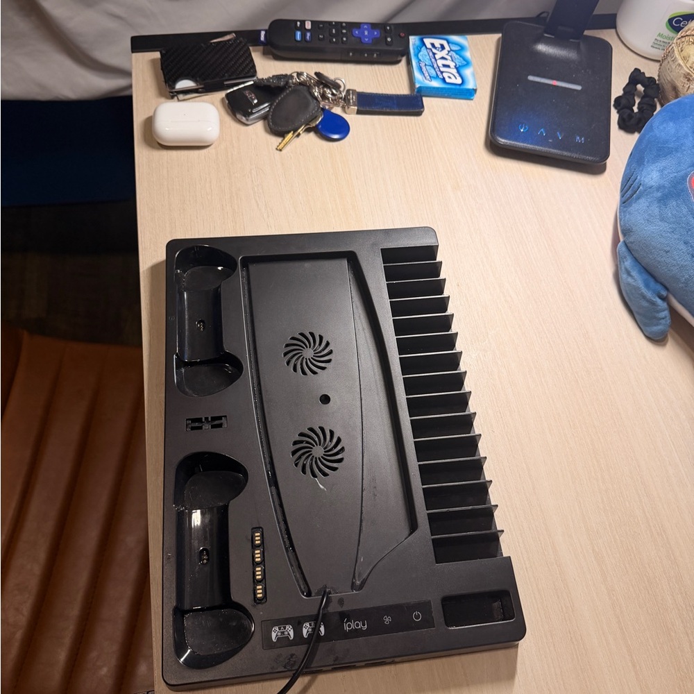 i play. Black Console
